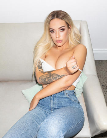 Private escort - Gia James touring to Melbourne