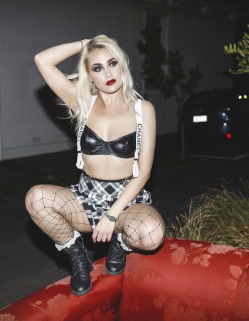 Violet Dèvine - escort in Perth - CBD