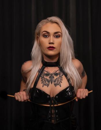 BDSM / Fetish Provider - Lady Violet Dèvine touring to Brisbane