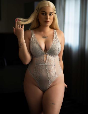 Private escort - Lola Fleur touring to Melbourne