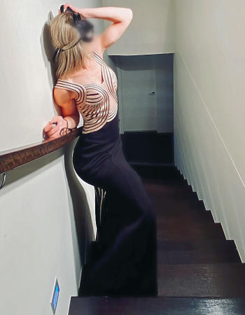 Private escort - Kitty Demure touring to Sunshine Coast