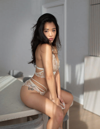 Private escort - Vivienne Law touring to Newcastle