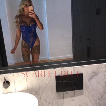 Selfie Pics from Ellyse Lowe - Private Escort Melbourne