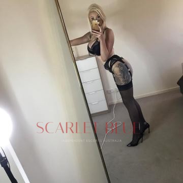 Selfie Pics from Ellyse Lowe - Private Escort Melbourne