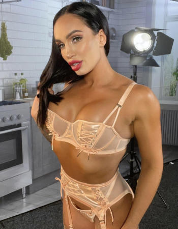 Canberra independent private escort - Hayley Vernon