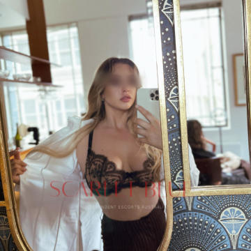 Selfie Pics from Lucy Hart - Private Escort Melbourne