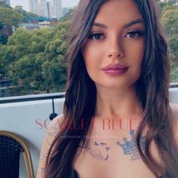 Selfie Pics from European Party Girl - Private Escort Touring