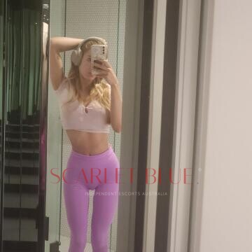 Selfie Pics from Riley Ray - Private Escort Melbourne
