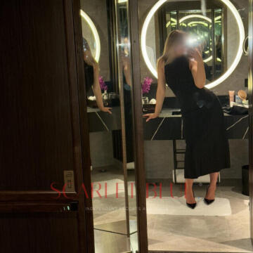 Selfie Pics from Elle Hudson - Private Escort Touring