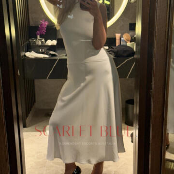 Selfie Pics from Elle Hudson - Private Escort Touring