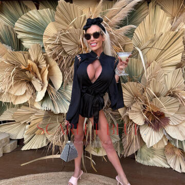 Selfie Pics from September Summers - Private Escort Gold Coast