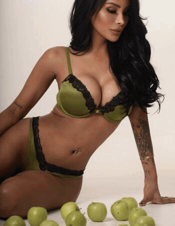Private escort - Tremendous Selina Quintanilla touring to Melbourne