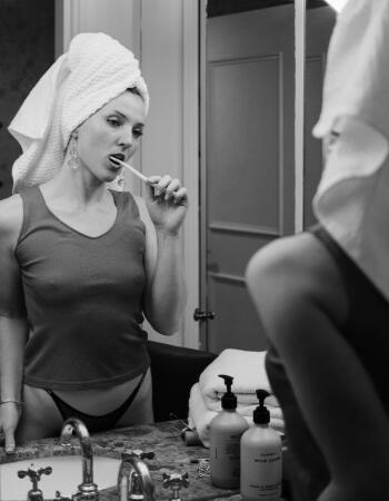 Melbourne independent private  escort - Nina Naess