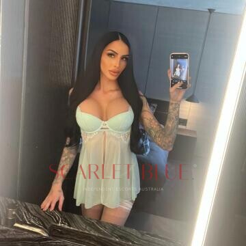 Selfie Pics from Chloe Chase - Private Escort Touring