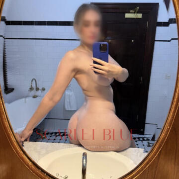 Selfie Pics from Emmy Sloane - Private Escort Sydney