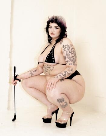 French escort - Daisy Dukes