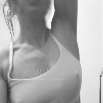 Selfie Pics from Martine Taylor - Private Escort Melbourne