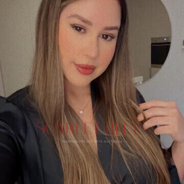 Selfie Pics from Emily Paris - Private Escort Melbourne