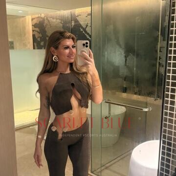 Selfie Pics from Luna Fox - Private Escort Melbourne