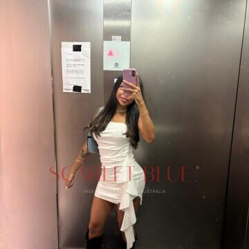 Selfie Pics from Luna Sol - Private Escort Touring