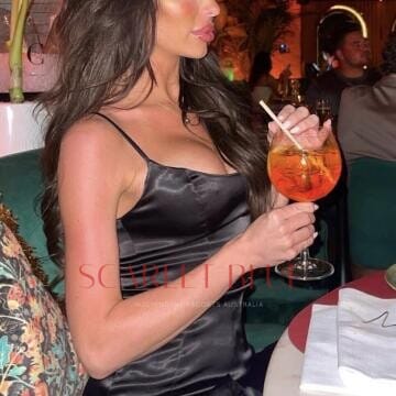 Selfie Pics from Vvivienne - Private Escort Touring