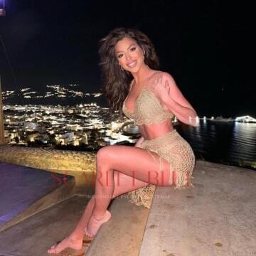 Selfie Pics from Vvivienne - Private Escort Touring