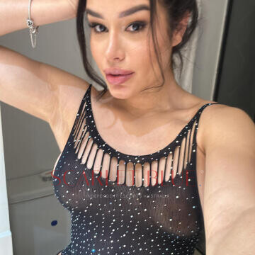 Selfie Pics from Diana Fox - Private Escort Touring