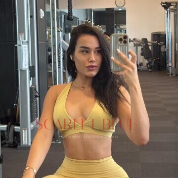 Selfie Pics from Diana Fox - Private Escort Touring