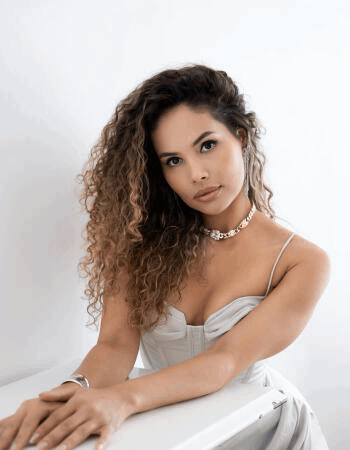 Private escort - Anna Golden touring to Melbourne