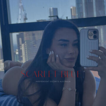 Selfie Pics from Diana Fox - Private Escort Touring