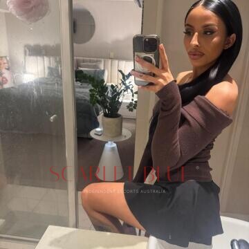 Selfie Pics from Chloe Chase - Private Escort Touring