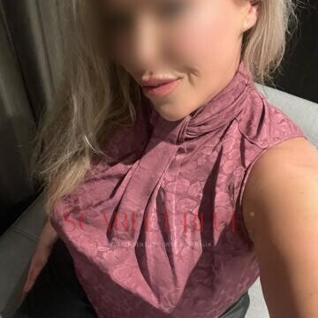 Selfie Pics from Paulina Adell - Private Escort Adelaide
