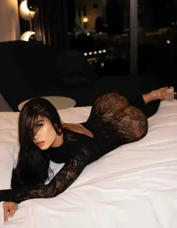 Devonport independent private  escort - Emilie Saenz