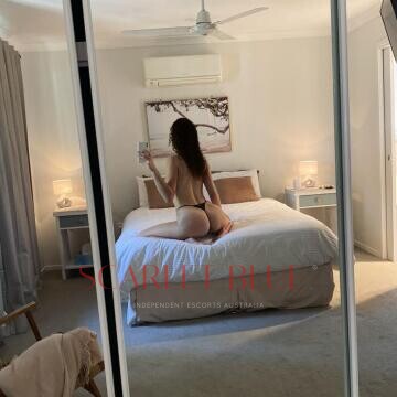 Selfie Pics from Desirée Bellamy - Private Escort Touring