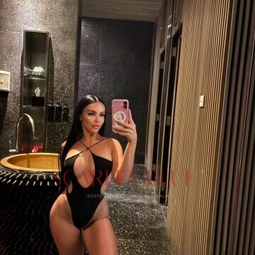 Selfie Pics from Scarlette Luv - Private Escort Gold Coast