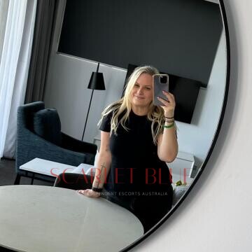 Selfie Pics from Nikki Cox - Private Escort Brisbane