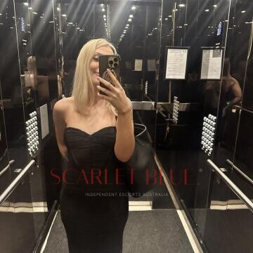 Selfie Pics from Hannah Williams - Private Escort Brisbane