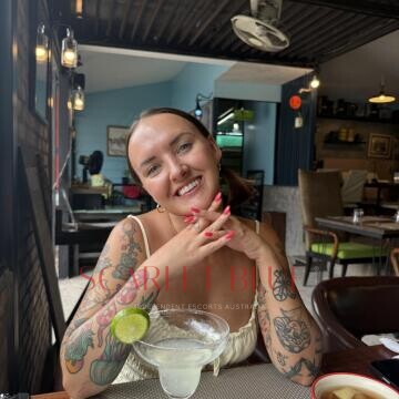 Selfie Pics from Evie Jones - Private Escort Touring