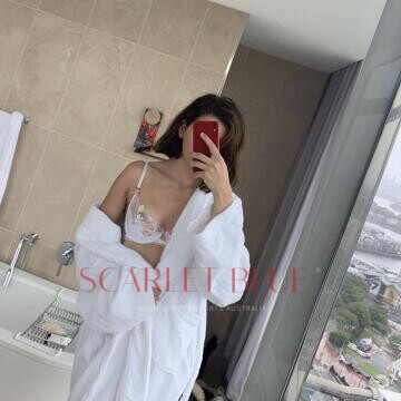 Selfie Pics from Robyn Quill - Private Escort Sydney