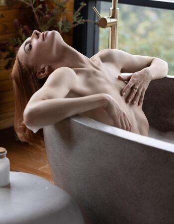 Fly Me To You escort - Hannah Shiro is touring in Melbourne