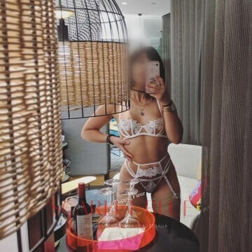 Selfie Pics from Poppy Fleur - Private Escort Brisbane