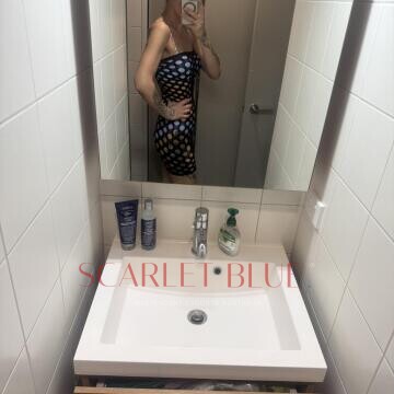 Selfie Pics from Honey Hazel - Private Escort Queenstown