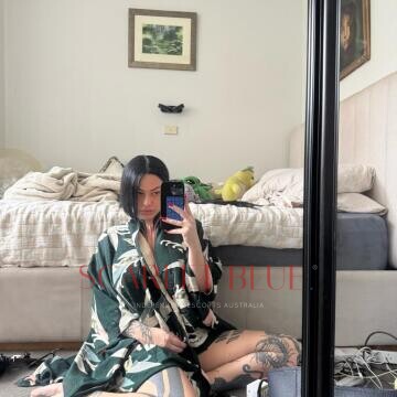 Selfie Pics from Chloe Woods - Private Escort Melbourne