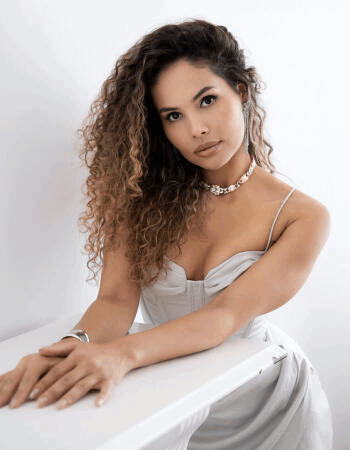 Touring escort - Anna Golden is touring in Melbourne