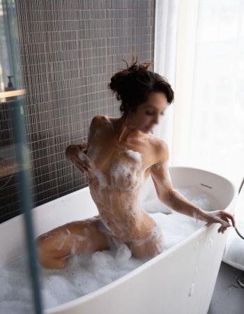 Private escort - Lana Avery is touring to Queenstown by invitation