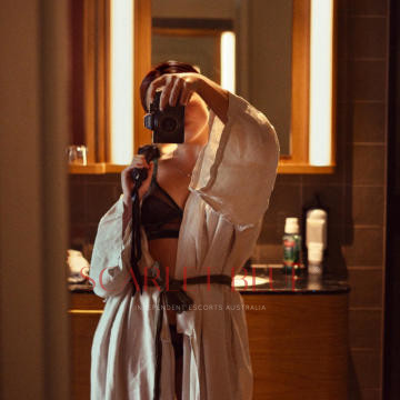 Selfie Pics from Ms Roma Laverna - Private Escort Melbourne