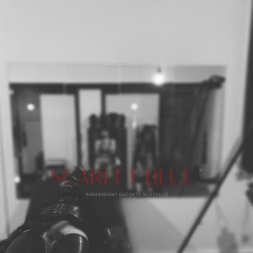 Selfie Pics from Ms Roma Laverna - Private Escort Melbourne