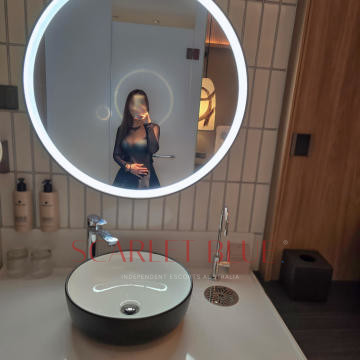 Selfie Pics from Sophia Valentine - Private Escort Singapore