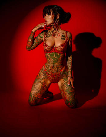 Private escort - Letti Monroe touring to Melbourne