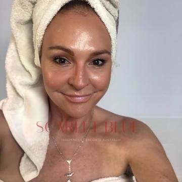 Selfie Pics from Heidi Cartier - Private Escort Brisbane